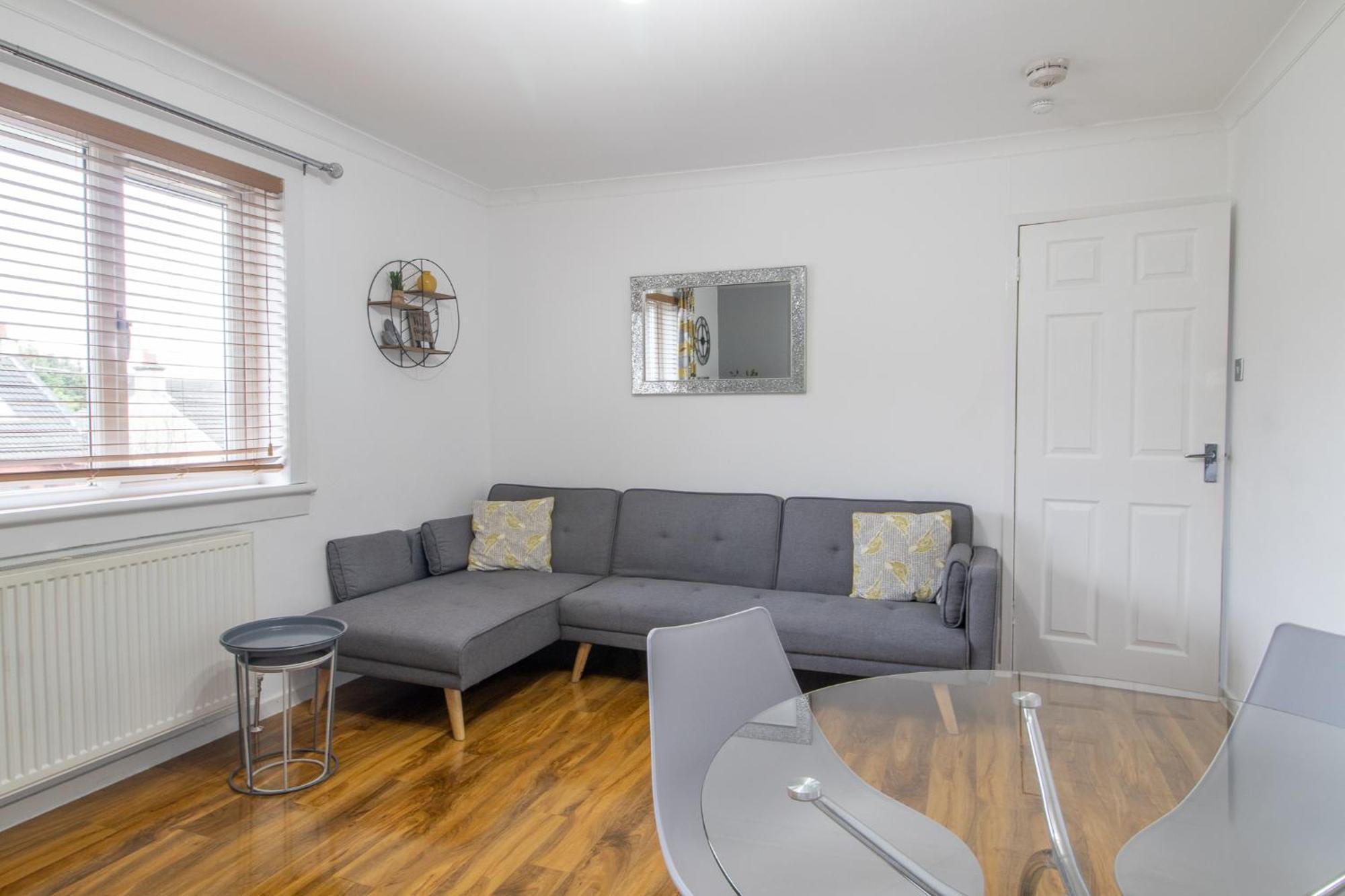 1 Bed Apartment Central Hamilton Free Wifi With Great Transport Links To Glasgow Buitenkant foto