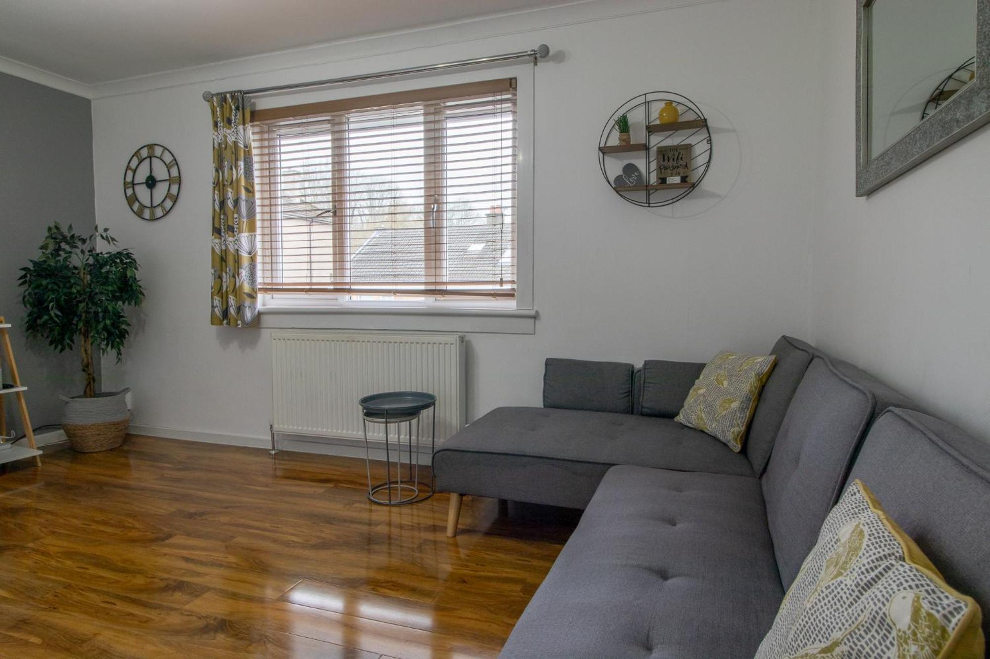 1 Bed Apartment Central Hamilton Free Wifi With Great Transport Links To Glasgow Buitenkant foto