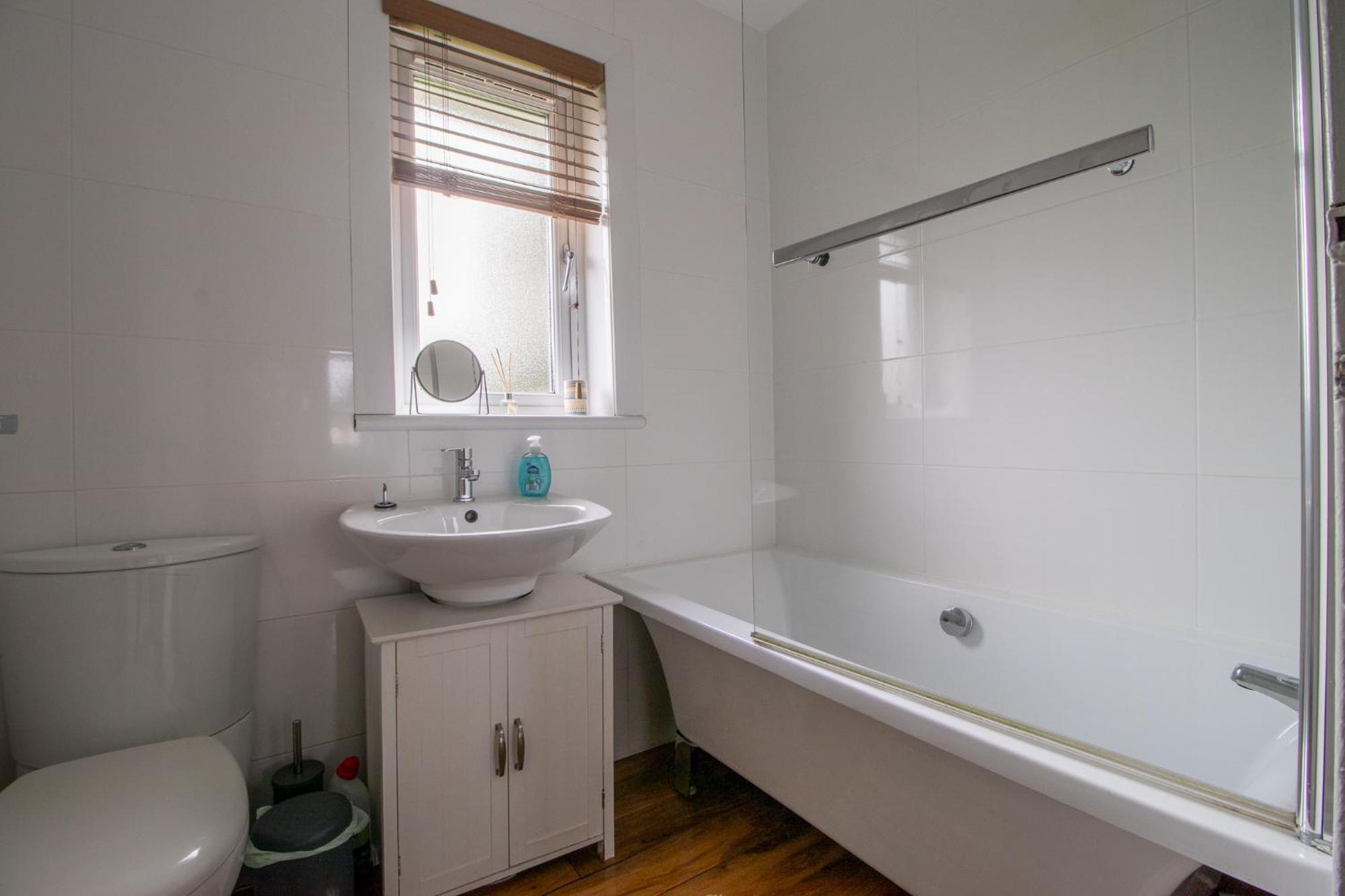 1 Bed Apartment Central Hamilton Free Wifi With Great Transport Links To Glasgow Buitenkant foto