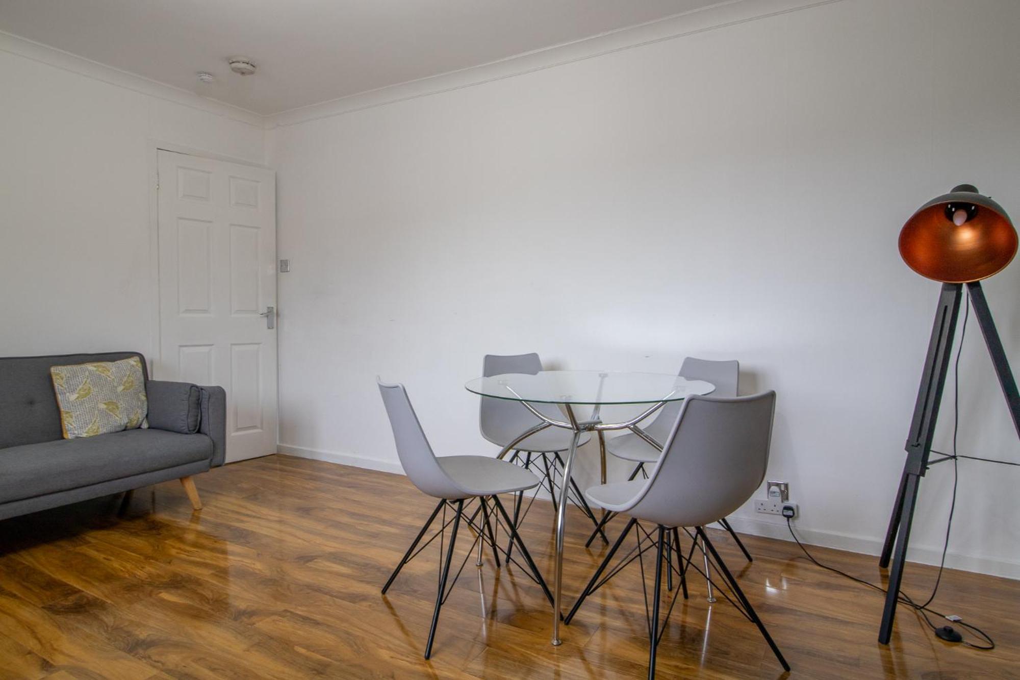 1 Bed Apartment Central Hamilton Free Wifi With Great Transport Links To Glasgow Buitenkant foto