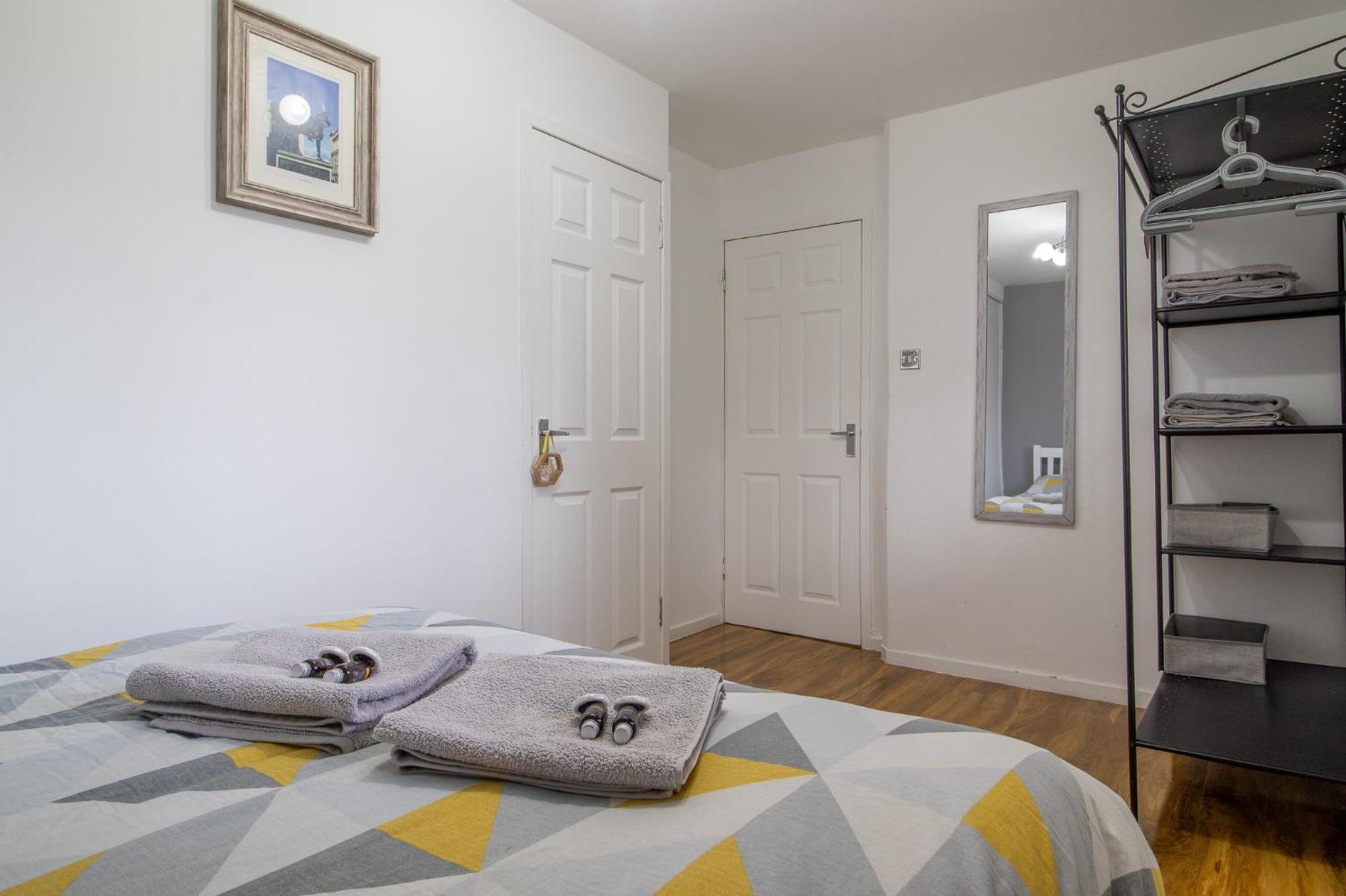 1 Bed Apartment Central Hamilton Free Wifi With Great Transport Links To Glasgow Buitenkant foto